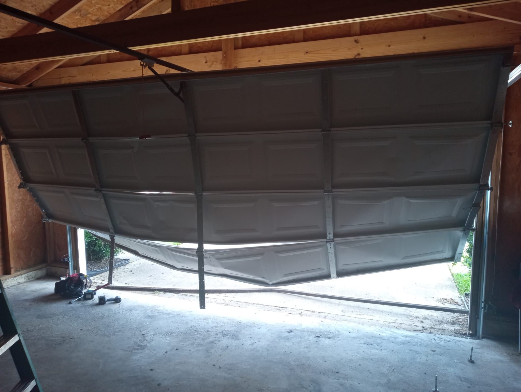 Emergency Garage Door Spring Repair Sugar Land TX - 24/7 Service | 60-Min Response - Lemus Garage Door Services Sugar Land TX